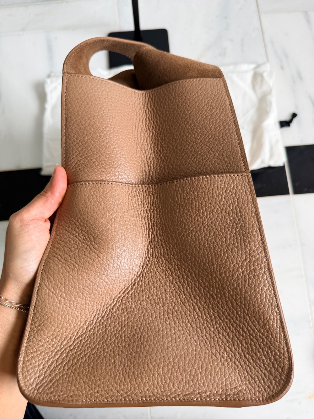 Cuyana Oversized Double Loop Bag - Picture 4 of 8